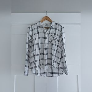Croft & Barrow, black and white, paid button up, Size: L (fits like a M)